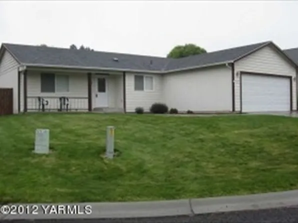 705 N 4th St, Selah, WA 98942