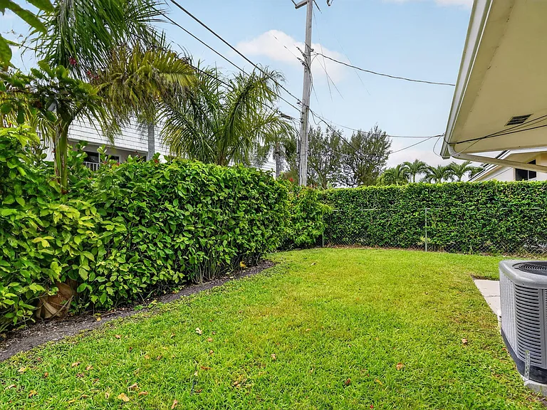 1221 Singer Dr — Photo 24