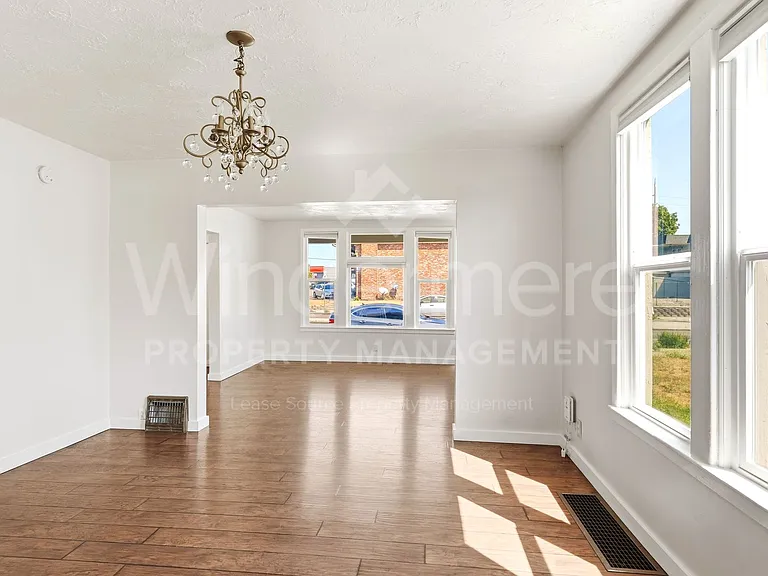 914 E Indiana Ave — Photo 8