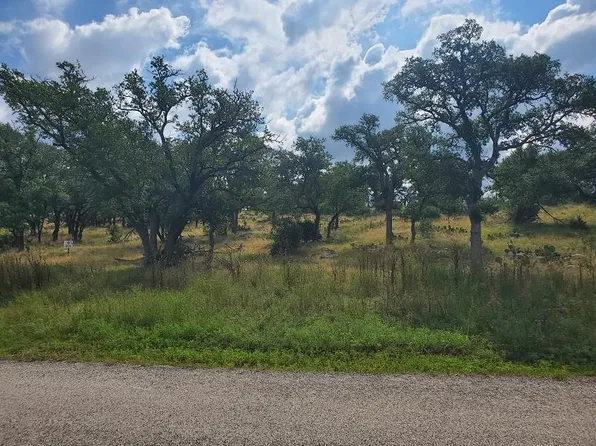 98 Axis Cir, Fredericksburg, TX 78624