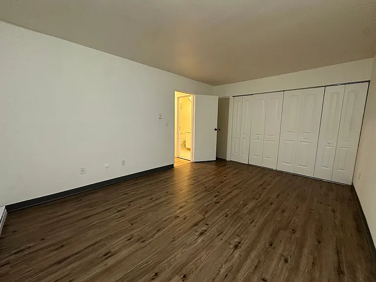 University Park Apartments near Cornell University — Photo 308