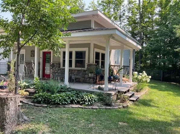 8515 Sunset Meadow Ln, Charlevoix, MI 49720