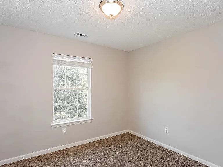 715 Almora Dr — Photo 14