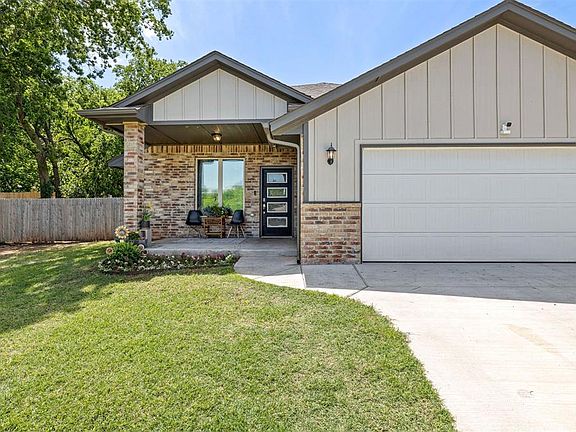 3rd image of 846 Twin Lakes Dr