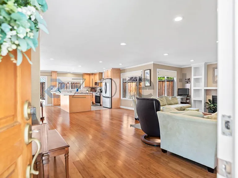 2211 Fountain Oaks Dr — Photo 4
