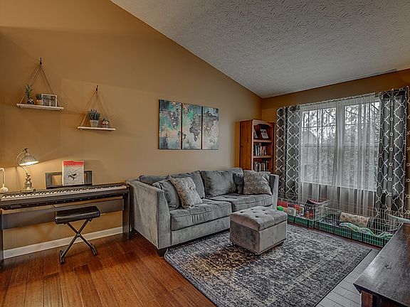 3rd image of 3753 Sugarberry Dr