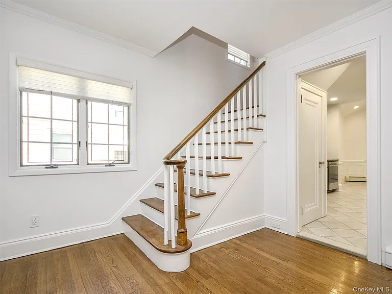 121 Hillcrest Ave — Photo 9