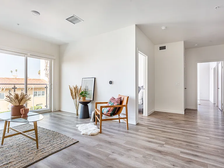970 Fedora St — Photo 11