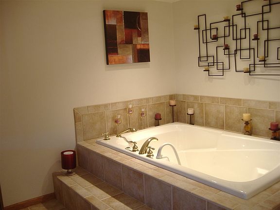 3rd image of 2386 Birchwood Dr