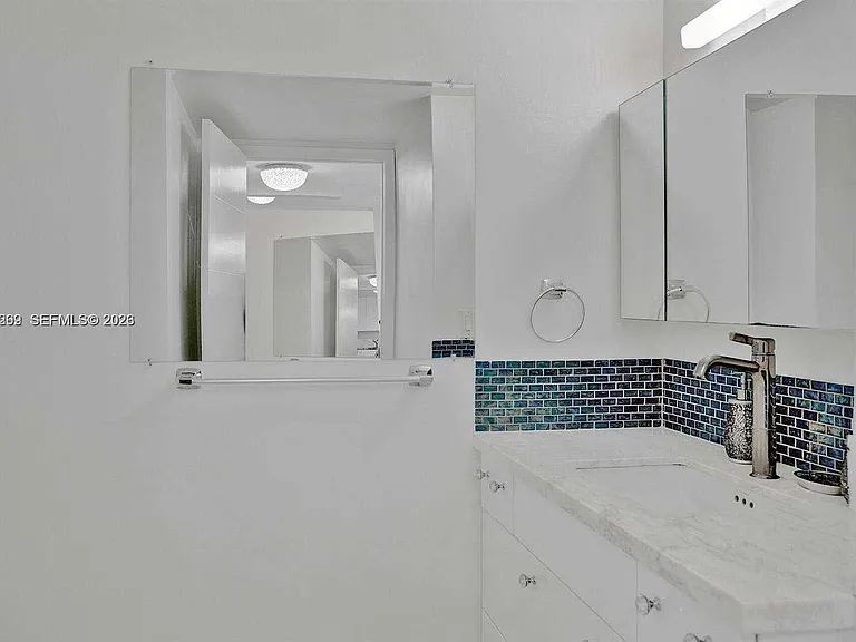 2500 Parkview Dr #1008 — Photo 4