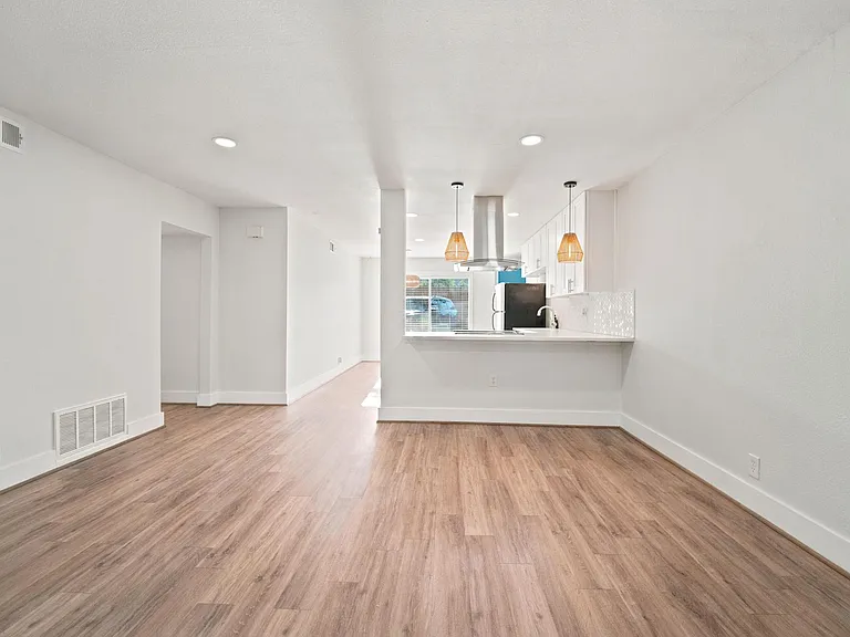 5332 Balcones Dr #B — Photo 5