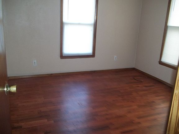 1st bdrm with small closet