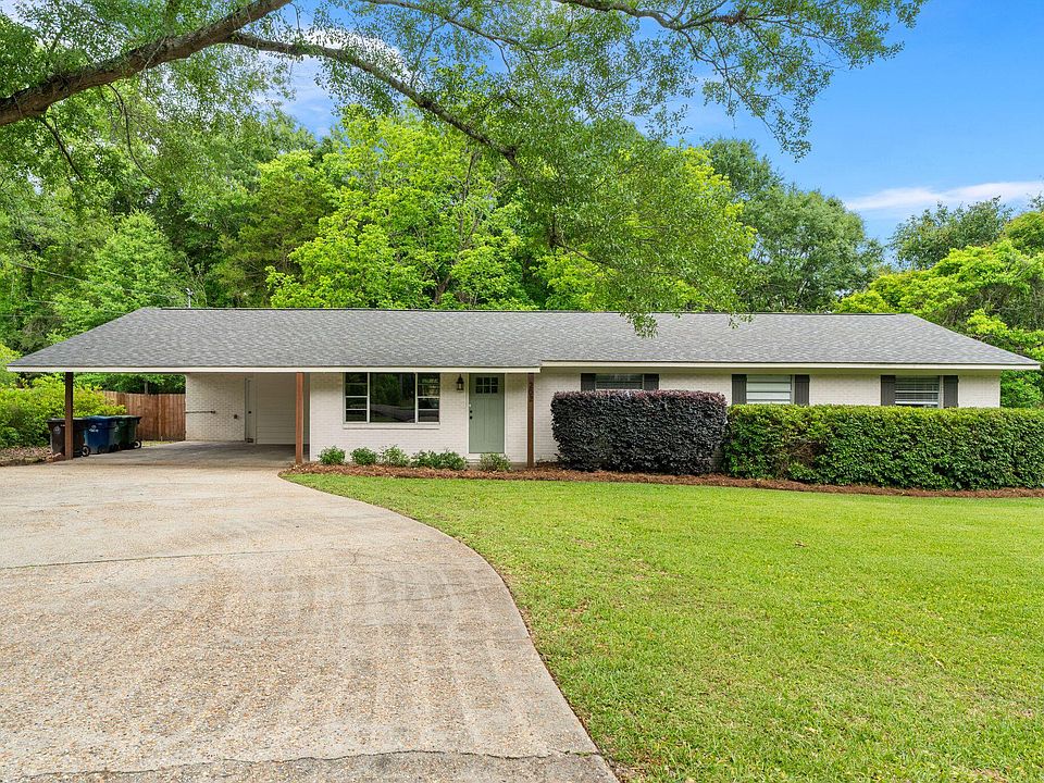 1st image of 202 Pinehills Dr