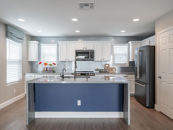 3rd image of 1337 N Balboa