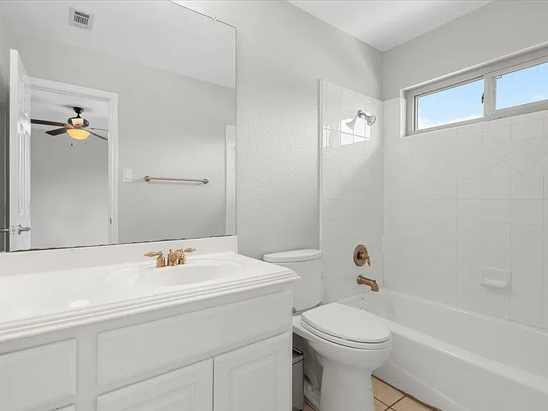 5301 Deerwood Ln — Photo 23