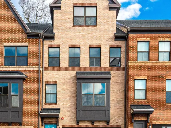 2818 Hokie Ln, Alexandria, VA 22306