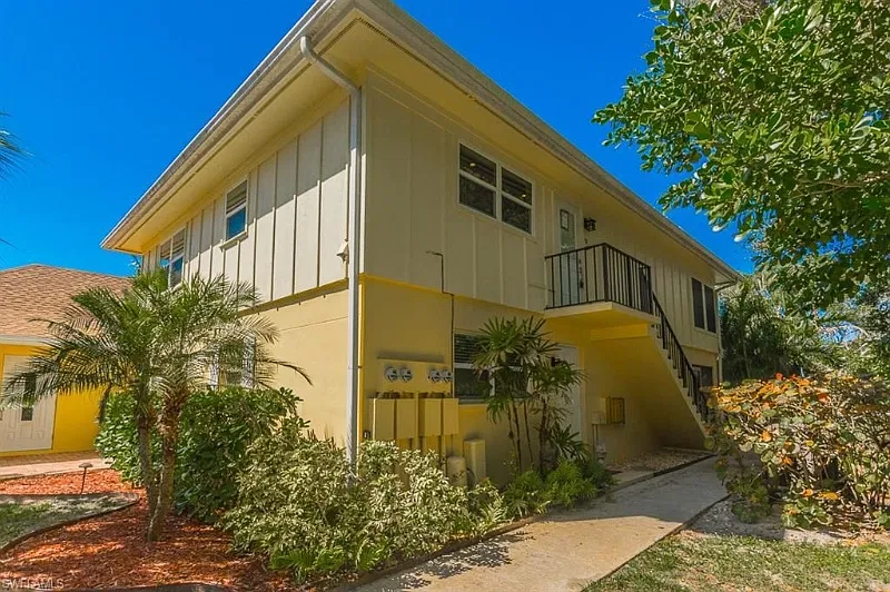 1,600 Square Feet of Living Space in Central Naples — Photo 2