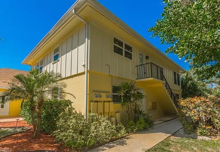 1219 Solana Rd #18 — Photo 2