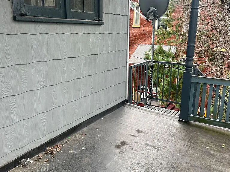 919 E King St — Photo 9