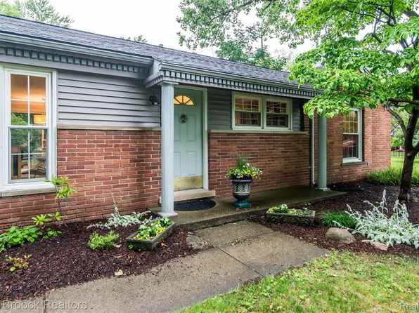 6799 E Dartmoor Rd, West Bloomfield, MI 48322