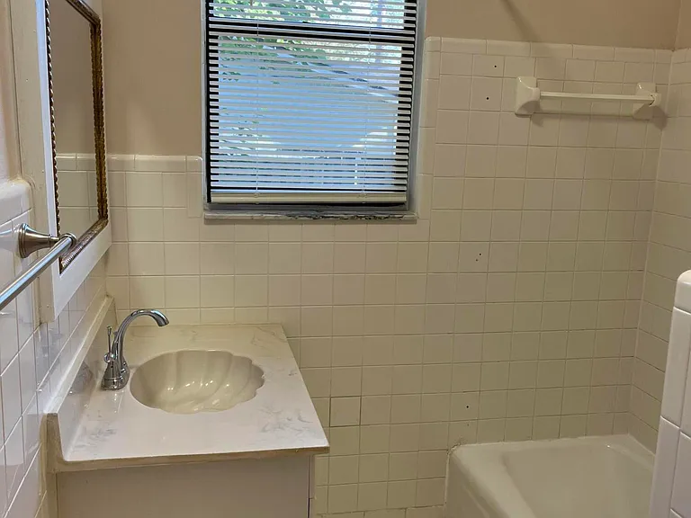 5105 Hollycrest Dr — Photo 6