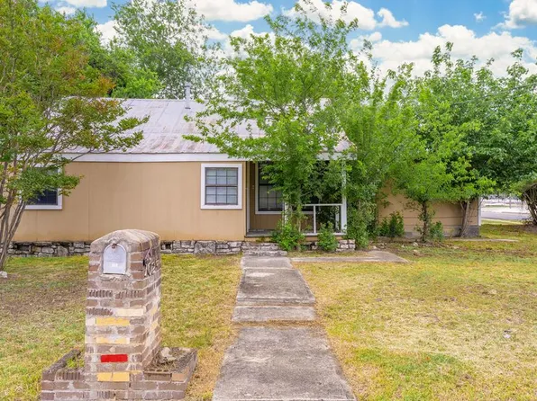 102 McFarland St, Kerrville, TX 78028