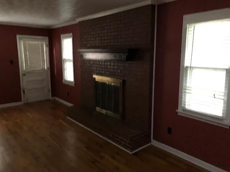 813 Margo Ln — Photo 3