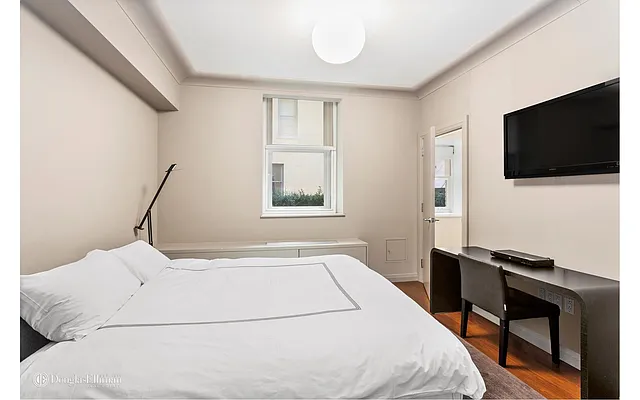 Rented by Douglas Elliman | media 37