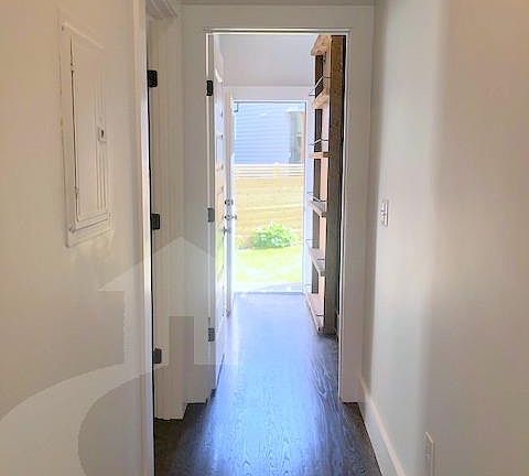 5th image of 78 Kinnaird St #1