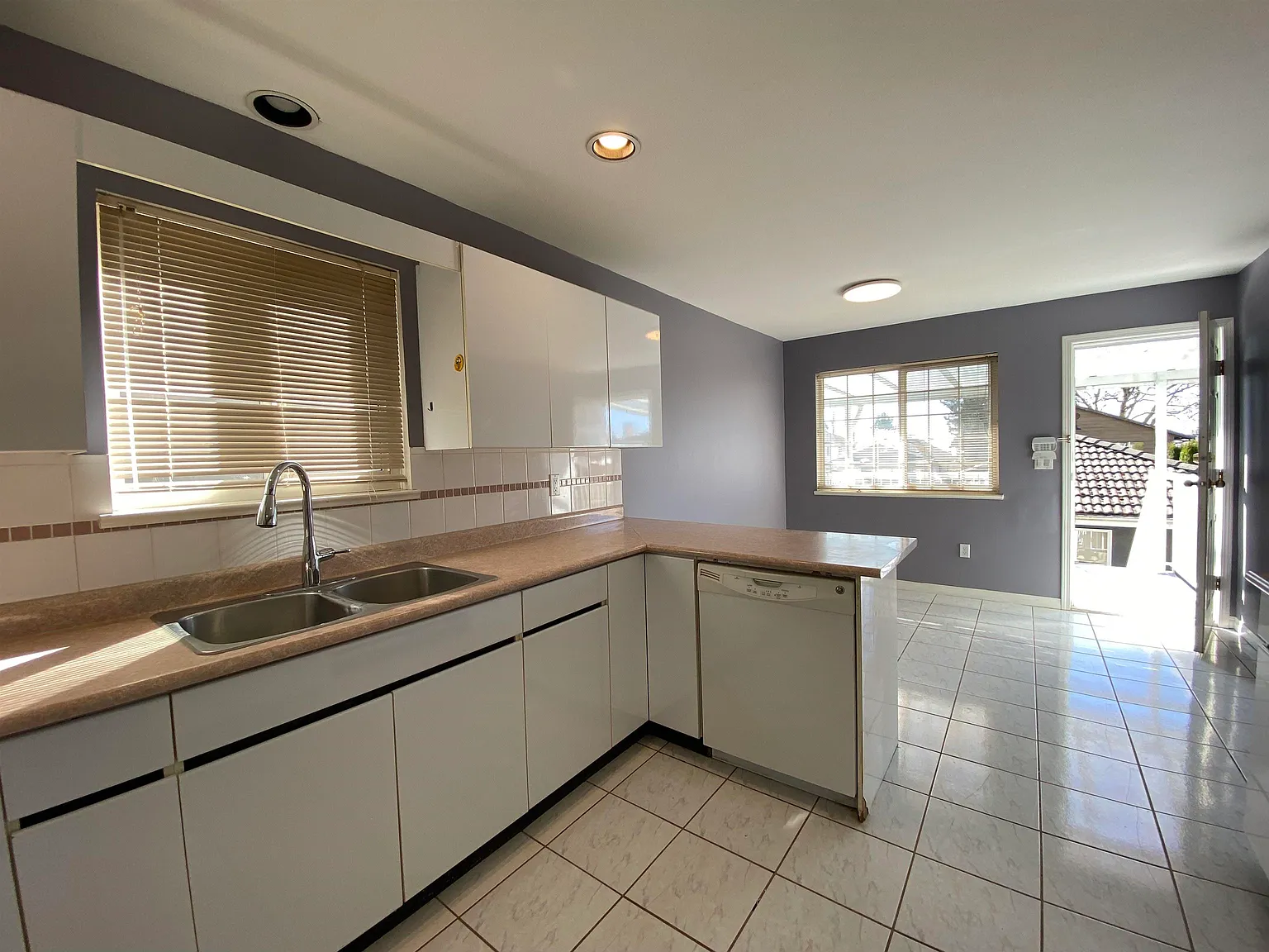 2 bed, 750 sqft, $1,800 — Photo 2