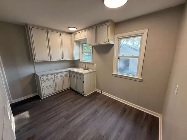 961 E 224th St, Euclid, OH 44123