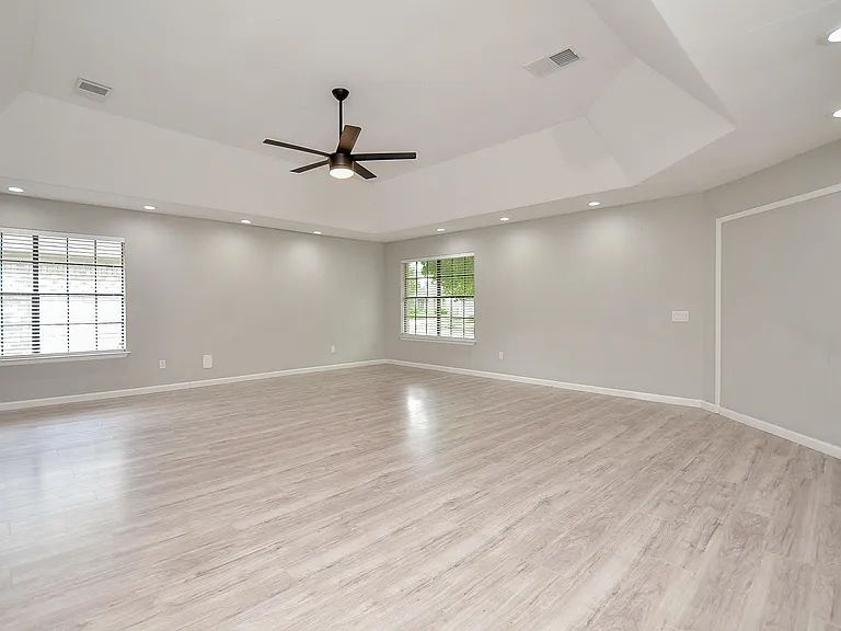 22018 Grand Forks Dr — Photo 16