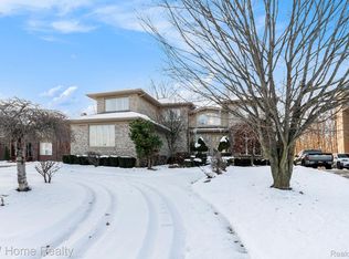 7143 Yarmouth Ct, West Bloomfield, MI 48322