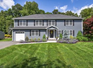 33 Tarn Dr, Morris Plains, NJ 07950