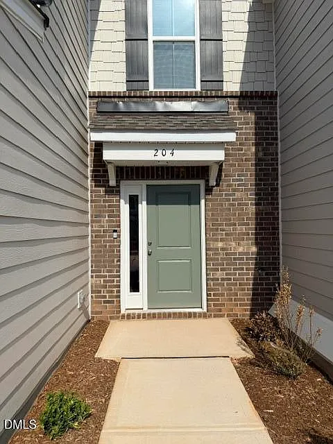 3 bed, 2.5 bath, $1,895 — Photo 2