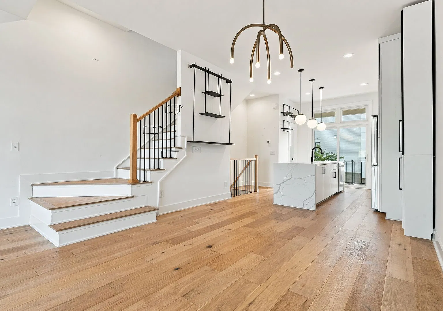 2 bed, 2.5 bath, 1576 sqft, $3,199 — Photo 4