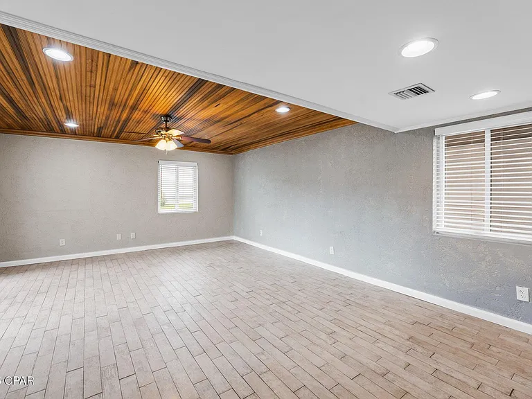 6901 N Lagoon Dr #1 — Photo 12