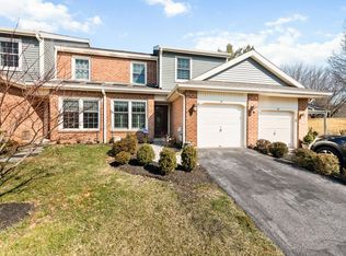 41 Stonehurst Ct, Chesterbrook, PA 19087