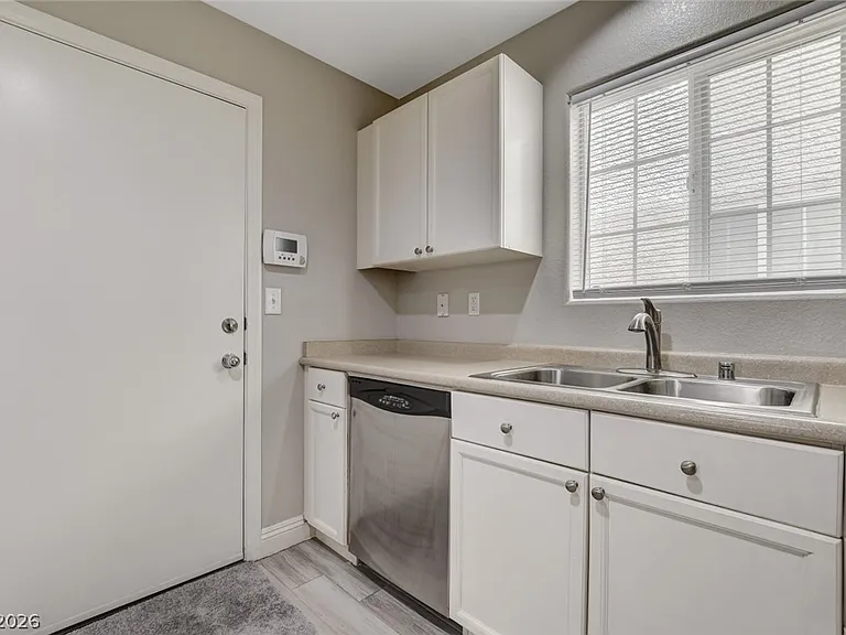 7408 Dashing Ct — Photo 20