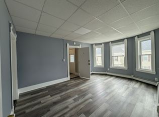 133 University Ave APT 5, Lowell, MA 01854
