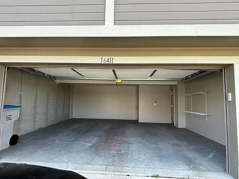 16411 Camden Ave — Photo 6