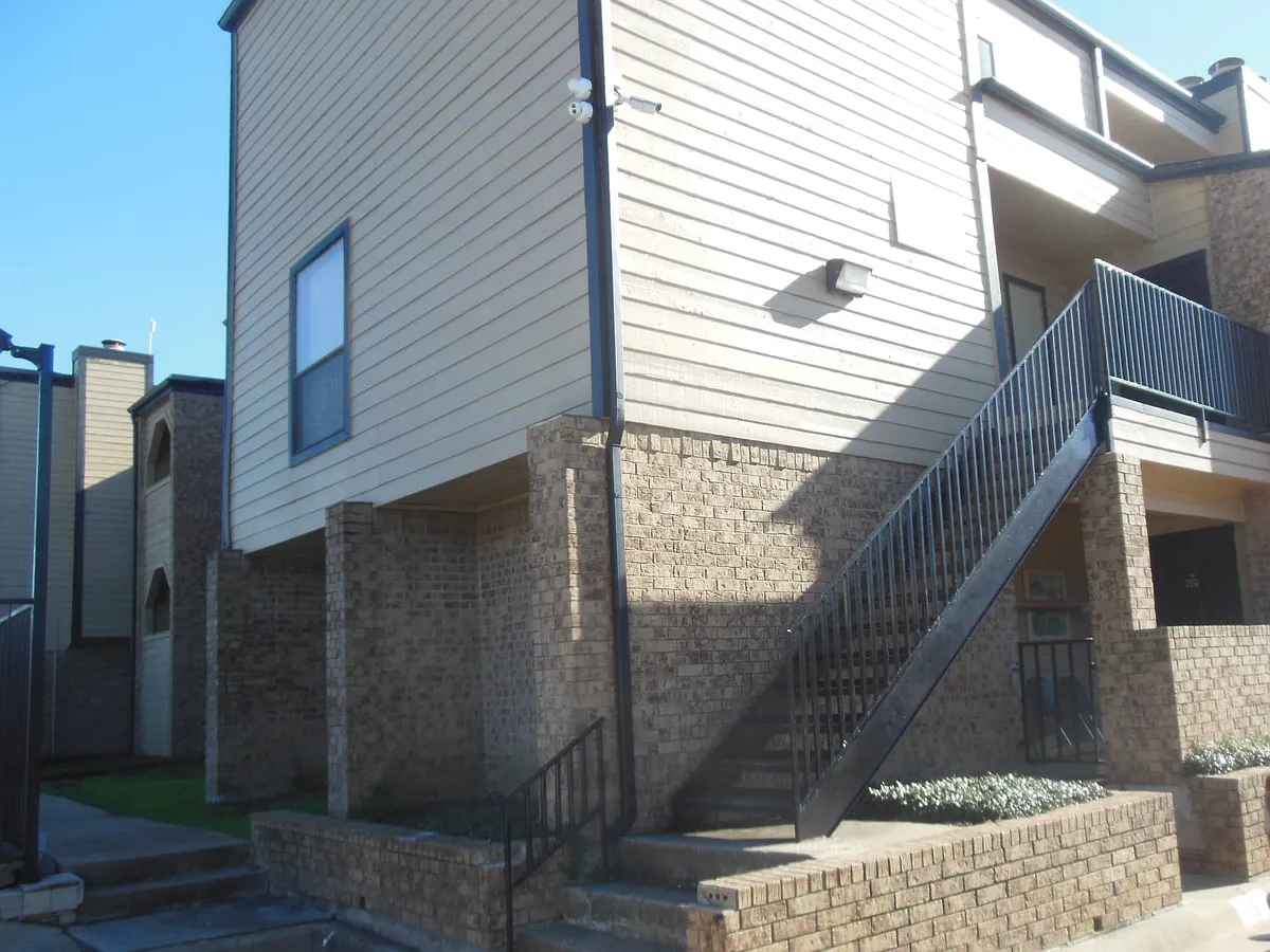 Building Photo - 3022 Forest Ln #214