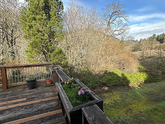 5th image of 50 SW Arnett Rd #1
