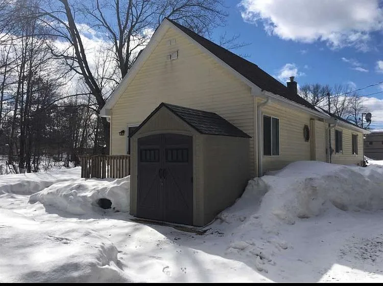 2070 Sugarloaf Ave — Photo 2