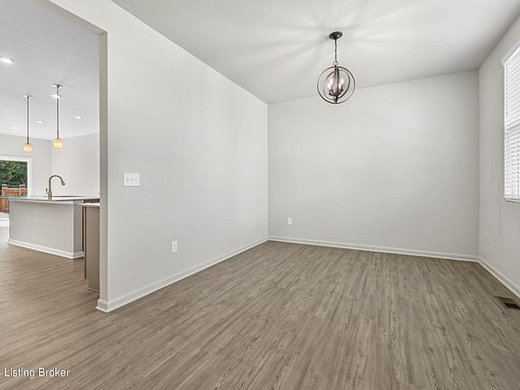 5th image of 409 Vildana Way