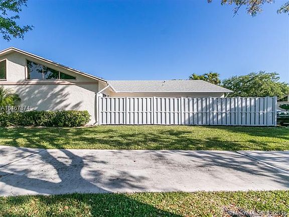 2nd image of 8855 Thumbwood Cir APT D