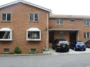 20 Maple St, Edgewater, NJ 07020