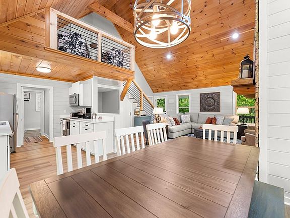 5th image of 17 Vista Chalet Dr