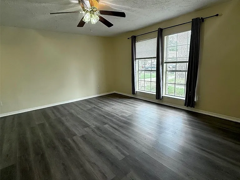 17719 Windy Point Dr — Photo 14