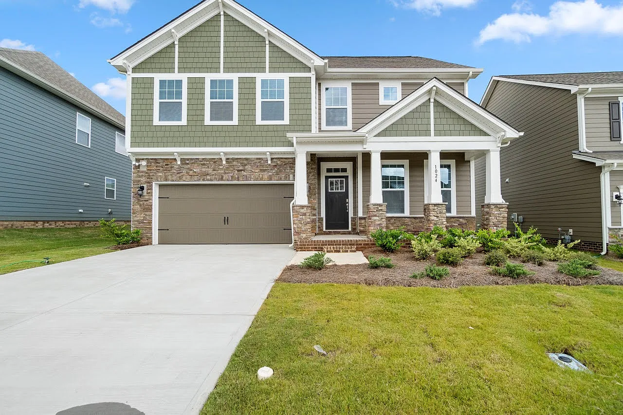 5 bed, 2922 sqft, $3,050 — Photo 1